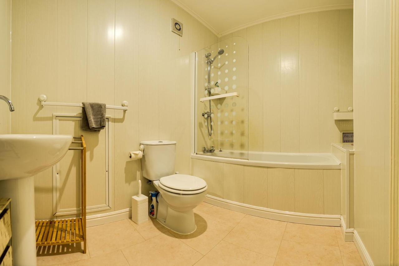 The Whitby Prospect, 2 Bed Apartment With Stunning Views, 2 Mins From Beach 外观 照片